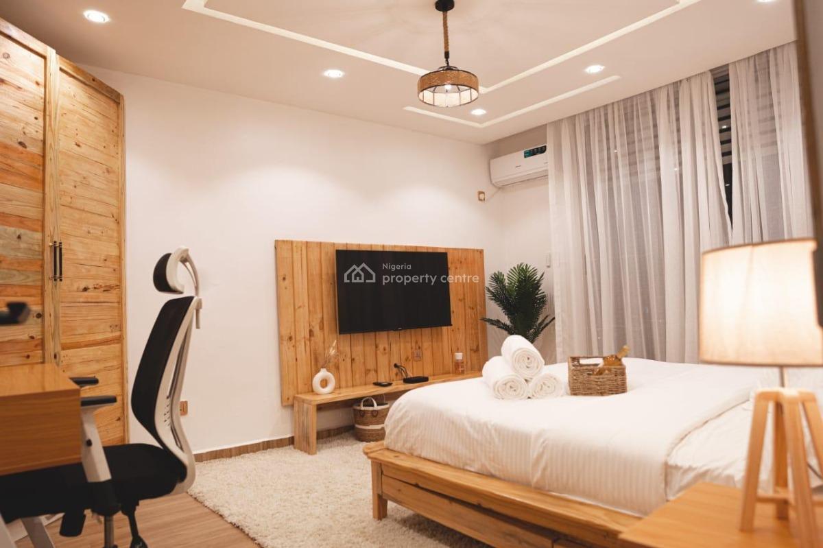 Classically Designed 2 Bedroom Waterview Apartment with Ps5 & Pool, Parking Space, Tennis Court, Beautiful Lighting & Theme, Comfortable, Victoria Island (vi), Lagos, Flat / Apartment Short Let