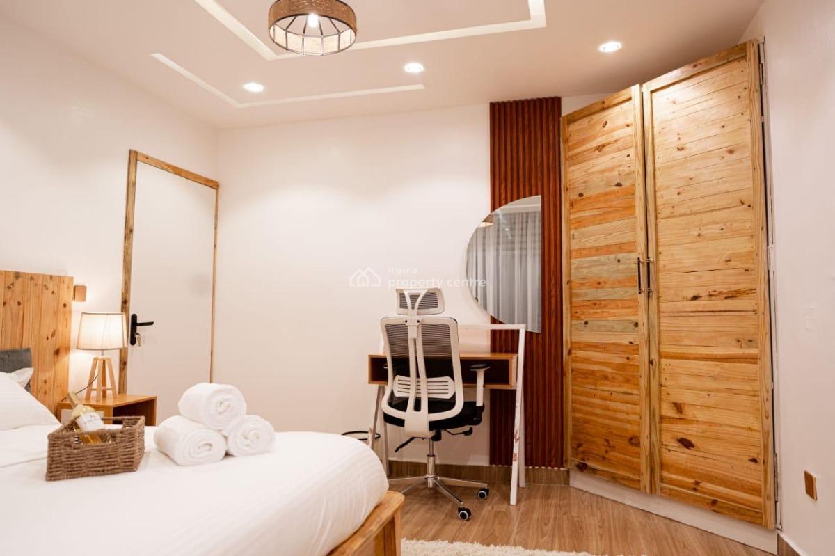 Classically Designed 2 Bedroom Waterview Apartment with Ps5 & Pool, Parking Space, Tennis Court, Beautiful Lighting & Theme, Comfortable, Victoria Island (vi), Lagos, Flat / Apartment Short Let