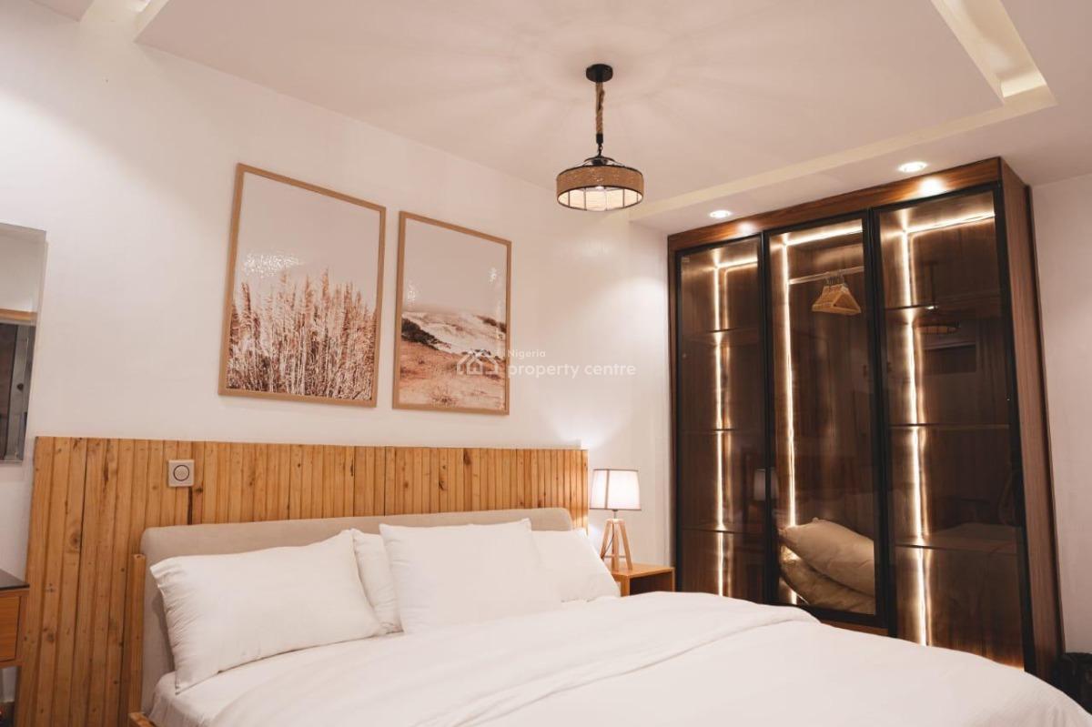 Classically Designed 2 Bedroom Waterview Apartment with Ps5 & Pool, Parking Space, Tennis Court, Beautiful Lighting & Theme, Comfortable, Victoria Island (vi), Lagos, Flat / Apartment Short Let