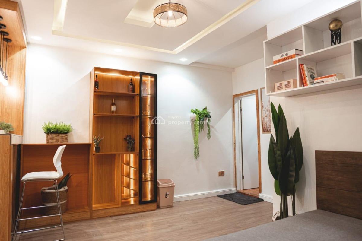 Classically Designed 2 Bedroom Waterview Apartment with Ps5 & Pool, Parking Space, Tennis Court, Beautiful Lighting & Theme, Comfortable, Victoria Island (vi), Lagos, Flat / Apartment Short Let