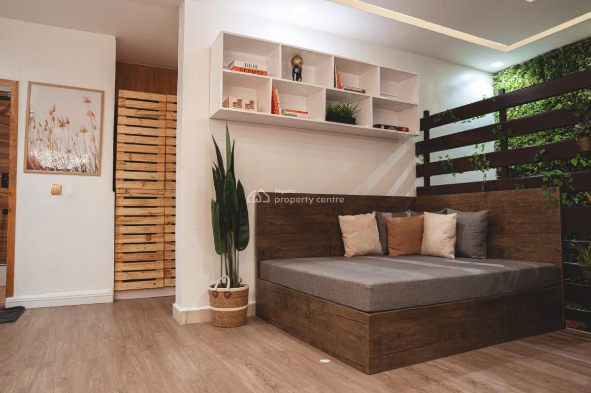 Classically Designed 2 Bedroom Waterview Apartment with Ps5 & Pool, Parking Space, Tennis Court, Beautiful Lighting & Theme, Comfortable, Victoria Island (vi), Lagos, Flat / Apartment Short Let