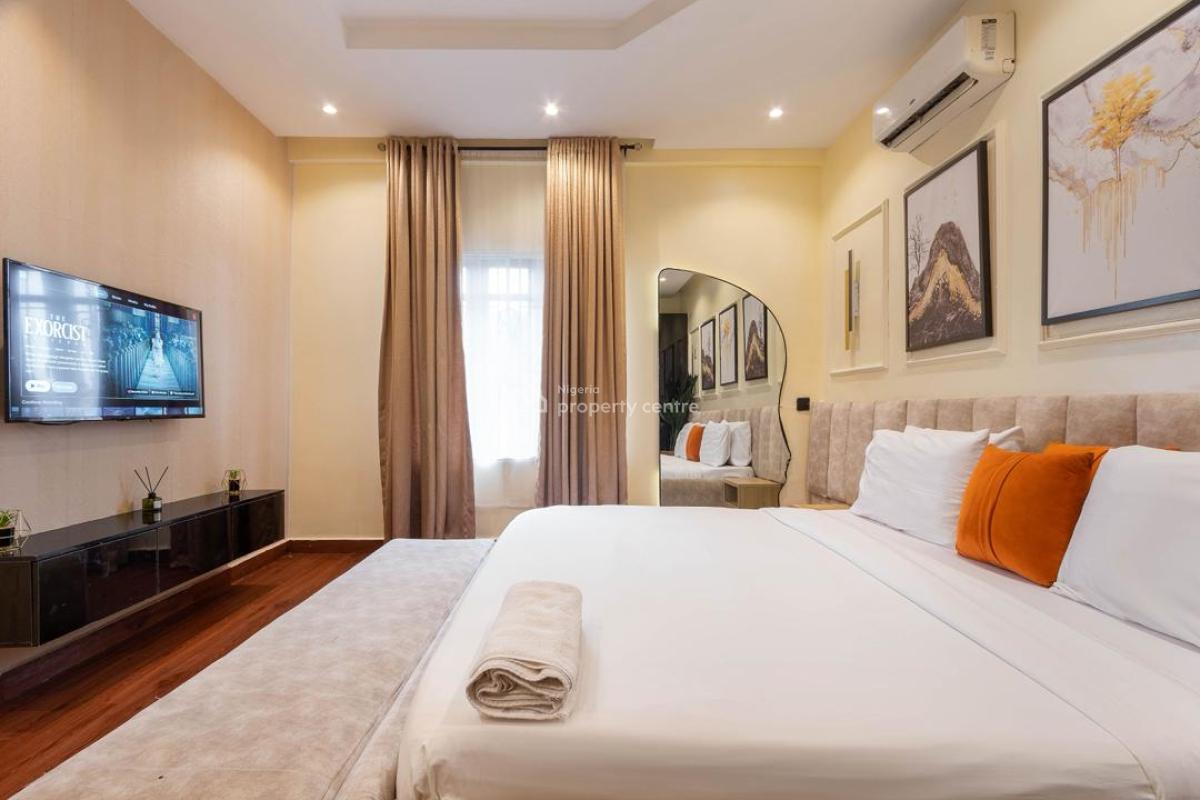 Luxury 3 Bedroom En-suite Apartment with Speedy Wi-fi, Snooker &tennis, Balcony, Pool, Ps5, Comfortable & Secure, Lekki Phase 1, Lekki, Lagos, Flat / Apartment Short Let