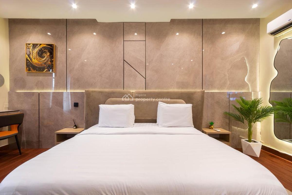 Luxury 3 Bedroom En-suite Apartment with Speedy Wi-fi, Snooker &tennis, Balcony, Pool, Ps5, Comfortable & Secure, Lekki Phase 1, Lekki, Lagos, Flat / Apartment Short Let