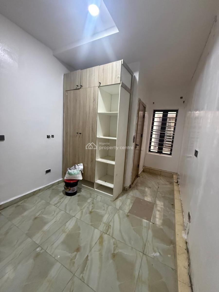 Specious Room Upstairs in a Secured Self Compound Duplex  Shared, Orchid Road Royal Pine, Lekki, Lagos, Self Contain (single Rooms) for Rent