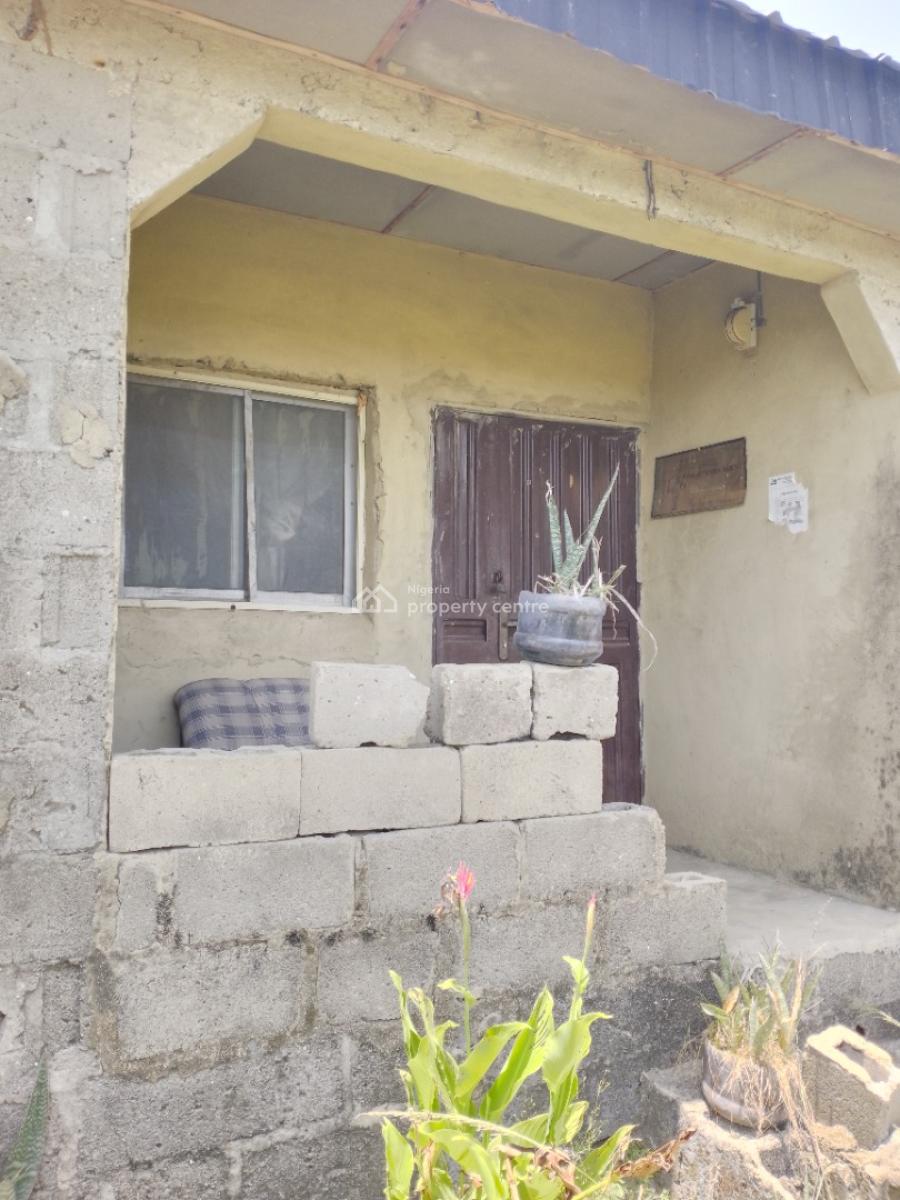 2 Bedroom Bungalow, Blueroof Off Oreta Road, Igbogbo, Ikorodu, Lagos, Detached Bungalow for Sale