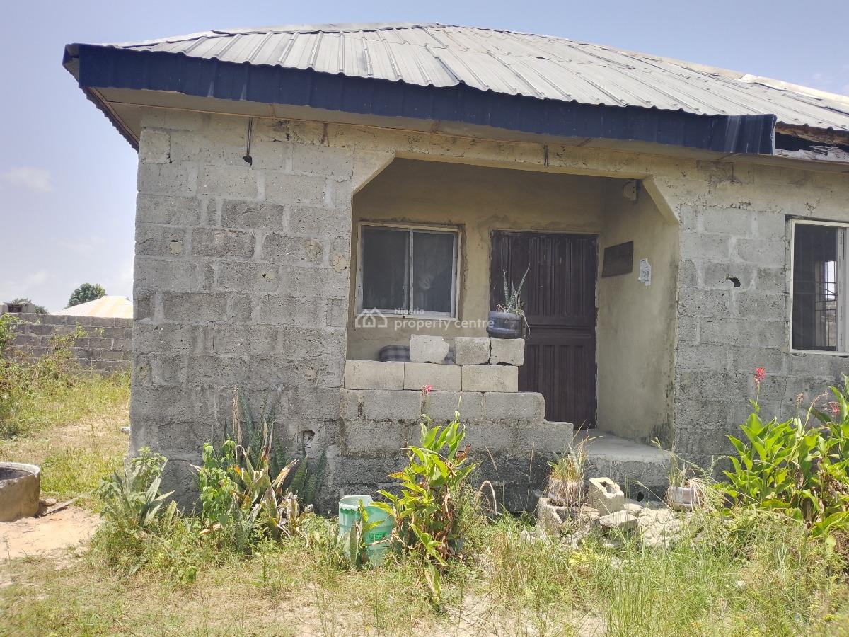 2 Bedroom Bungalow, Blueroof Off Oreta Road, Igbogbo, Ikorodu, Lagos, Detached Bungalow for Sale