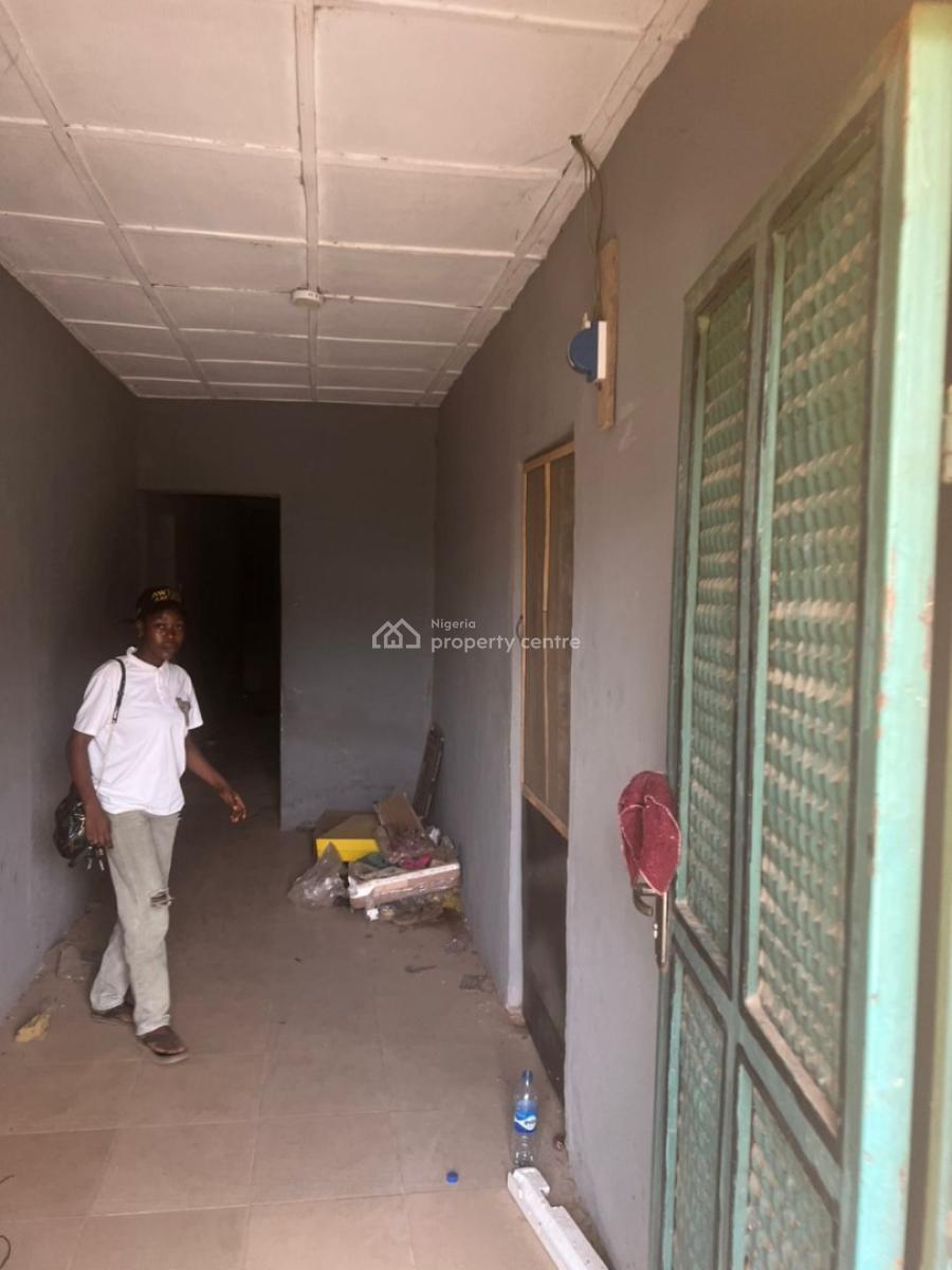 3 Bedroom Bungalow with a Unit of Room & Palour Self on 521sqm, Ashi Bodija, New Bodija, Ibadan, Oyo, Block of Flats for Sale