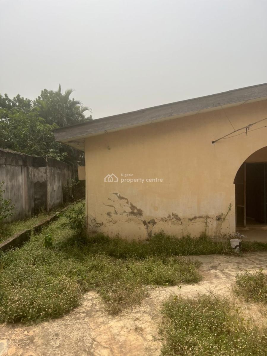 3 Bedroom Bungalow with a Unit of Room & Palour Self on 521sqm, Ashi Bodija, New Bodija, Ibadan, Oyo, Block of Flats for Sale