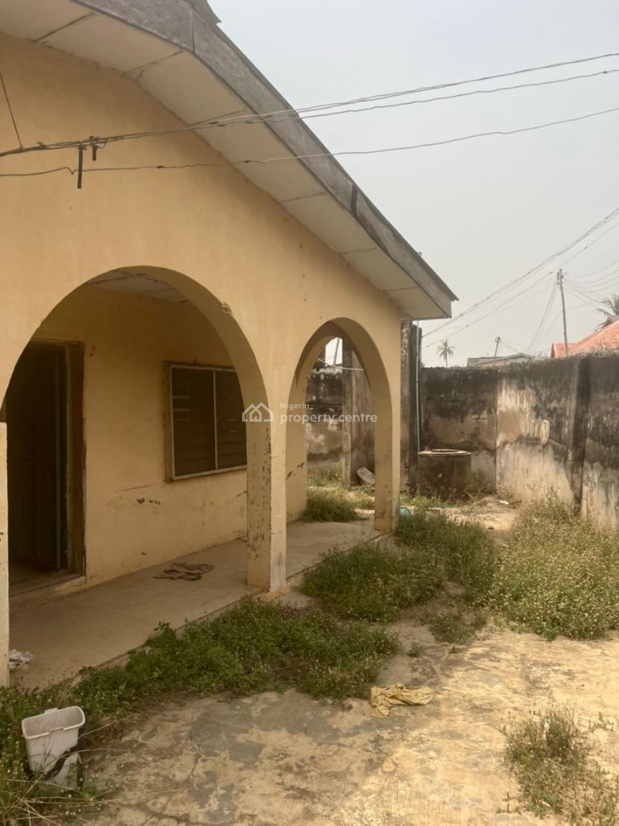 3 Bedroom Bungalow with a Unit of Room & Palour Self on 521sqm, Ashi Bodija, New Bodija, Ibadan, Oyo, Block of Flats for Sale