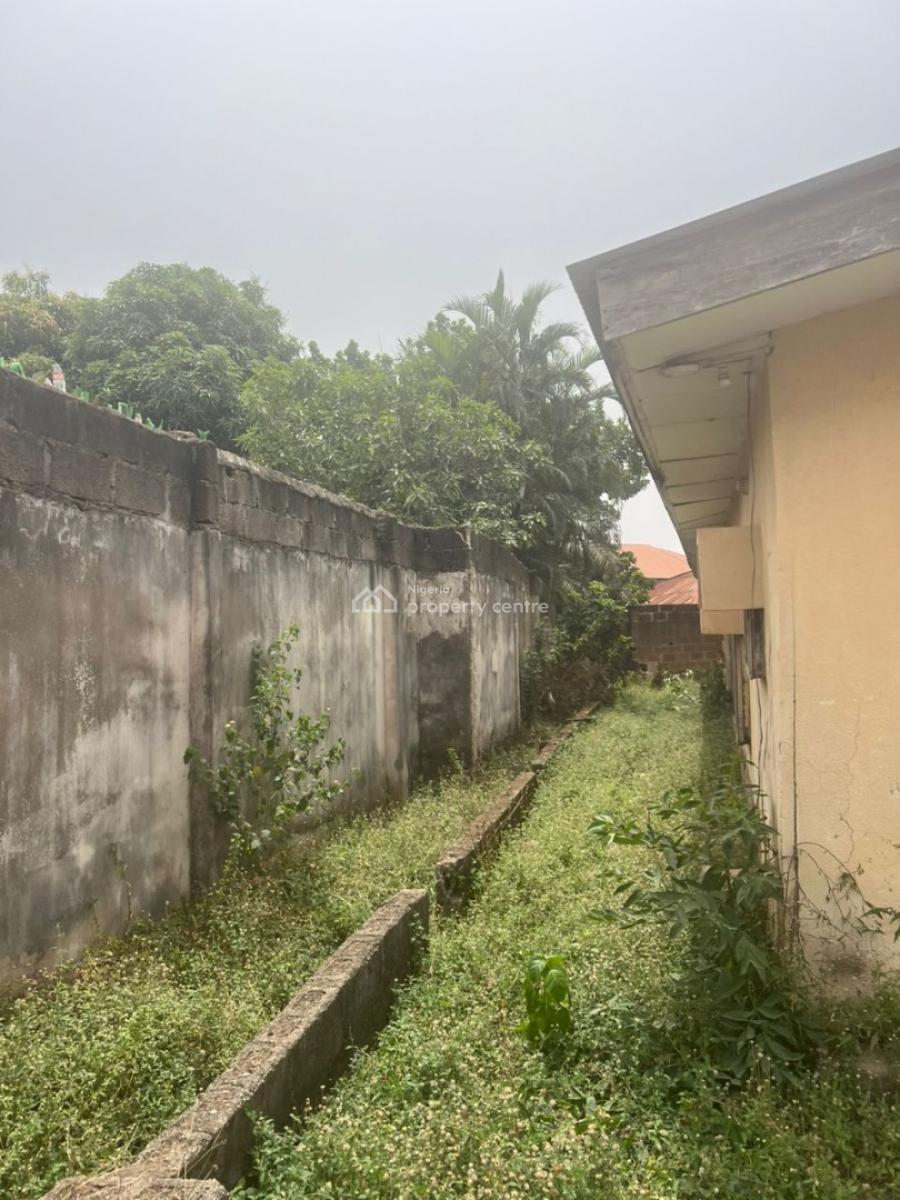 3 Bedroom Bungalow with a Unit of Room & Palour Self on 521sqm, Ashi Bodija, New Bodija, Ibadan, Oyo, Block of Flats for Sale
