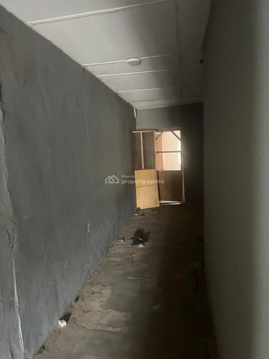 3 Bedroom Bungalow with a Unit of Room & Palour Self on 521sqm, Ashi Bodija, New Bodija, Ibadan, Oyo, Block of Flats for Sale
