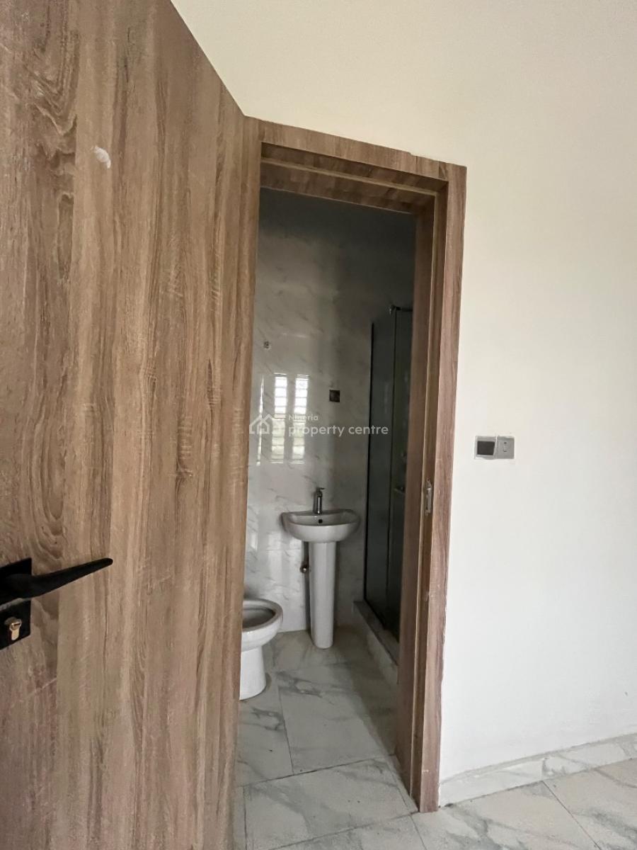 4 Bedroom Duplex on Distress, Chevron Alt., Lekki, Lagos, Detached Duplex for Sale