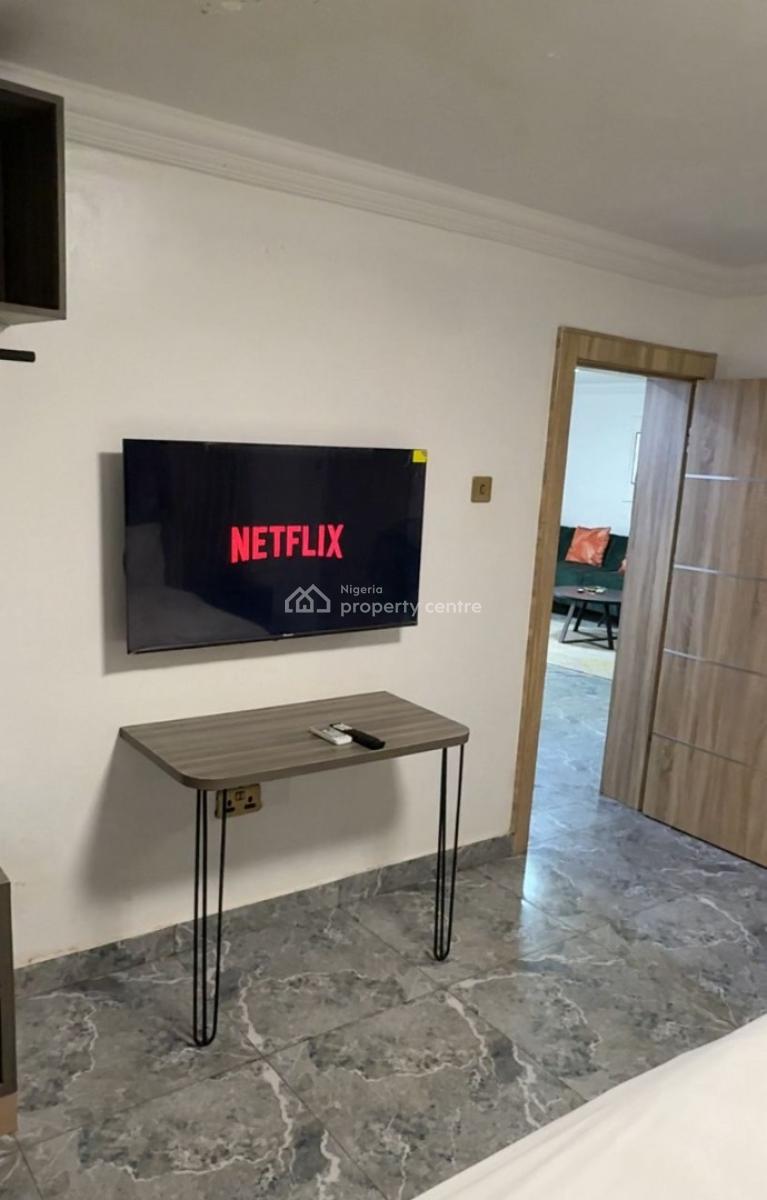 Nicely Furnished 2 Bedroom Apartment, Magodo, Lagos, Flat / Apartment Short Let