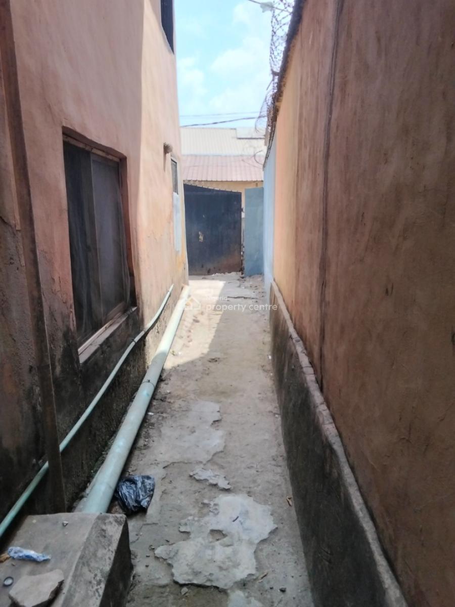 Demolishable Structure on 500sqm Land, Close to Oworo Primary Health Care Centre, Oworonshoki, Kosofe, Lagos, Residential Land for Sale