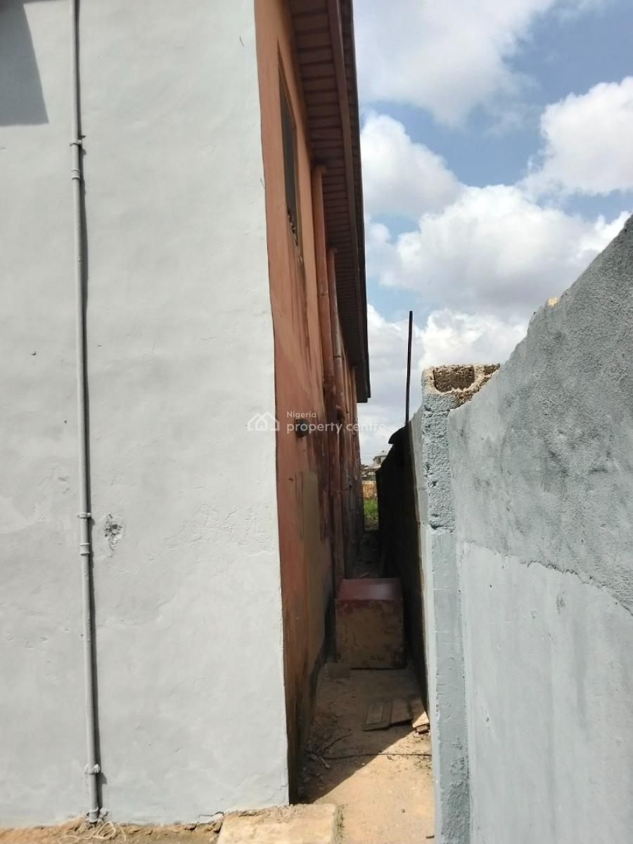 Demolishable Structure on 500sqm Land, Close to Oworo Primary Health Care Centre, Oworonshoki, Kosofe, Lagos, Residential Land for Sale