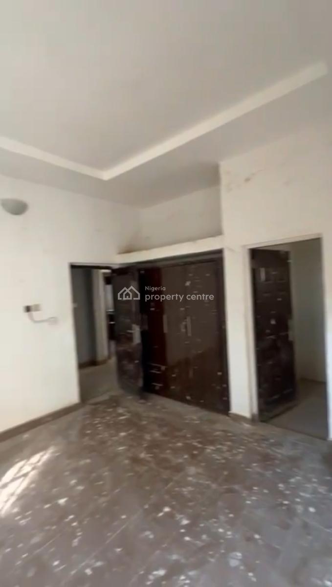 2 Bedroom Bq, 3rd Avenue, Gwarinpa, Abuja, Flat / Apartment for Rent