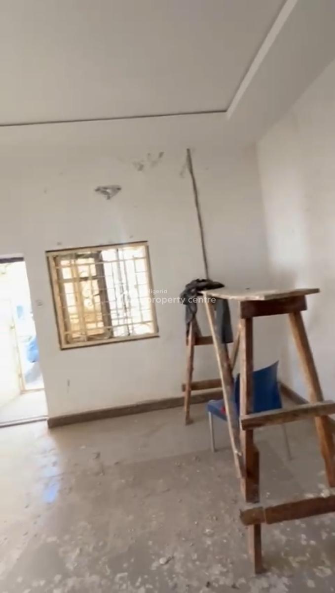 2 Bedroom Bq, 3rd Avenue, Gwarinpa, Abuja, Flat / Apartment for Rent