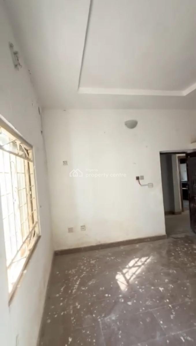 2 Bedroom Bq, 3rd Avenue, Gwarinpa, Abuja, Flat / Apartment for Rent