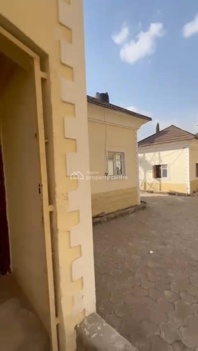 2 Bedroom Bq, 3rd Avenue, Gwarinpa, Abuja, Flat / Apartment for Rent