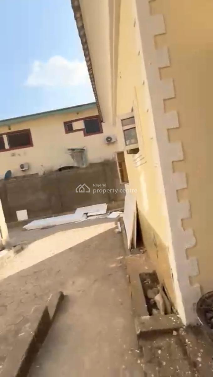 2 Bedroom Bq, 3rd Avenue, Gwarinpa, Abuja, Flat / Apartment for Rent