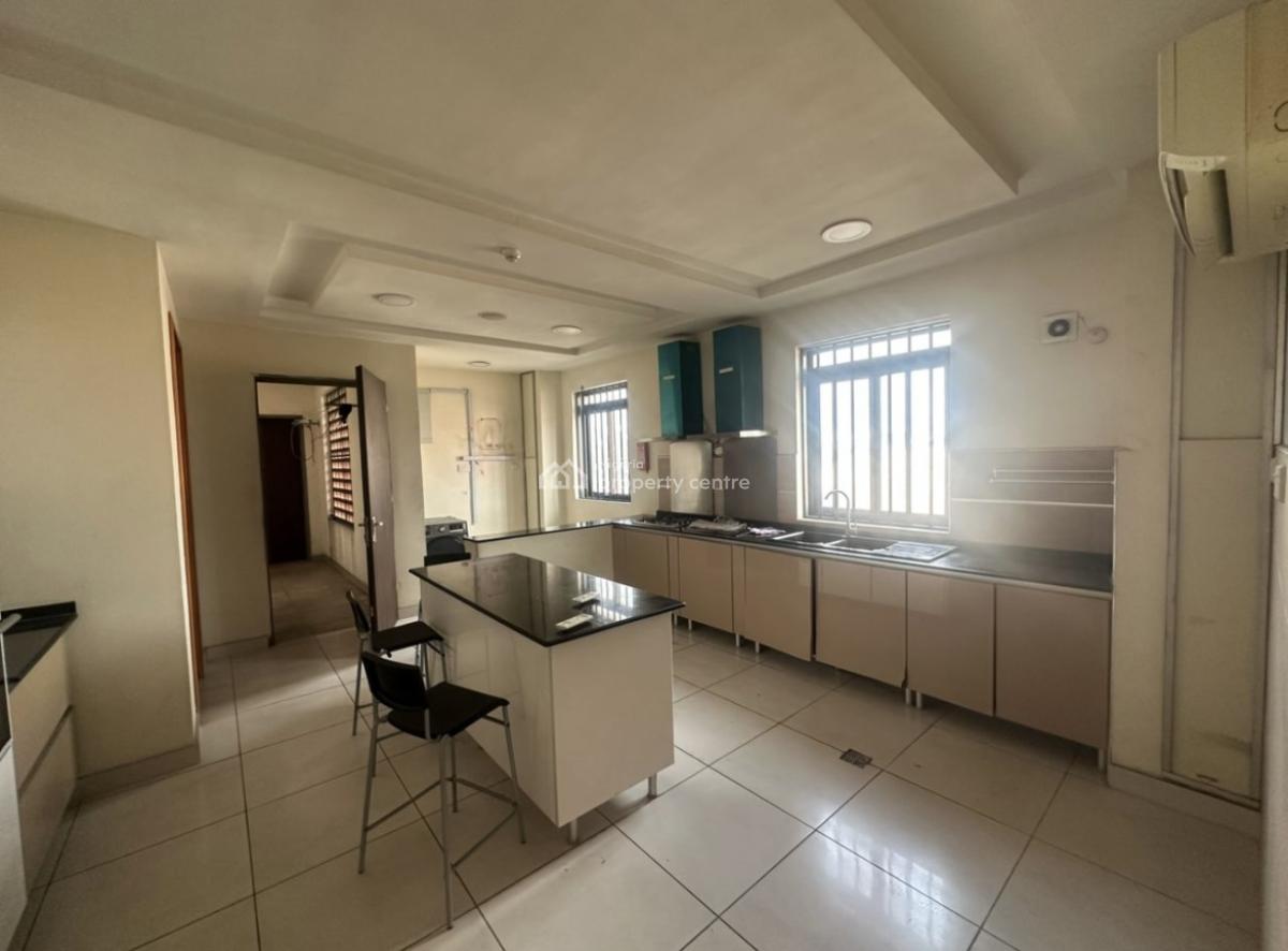 Standard and Spacious 3 Bedroom Apartment with Bq, Lekki Phase 1, Lekki, Lagos, Flat / Apartment for Rent