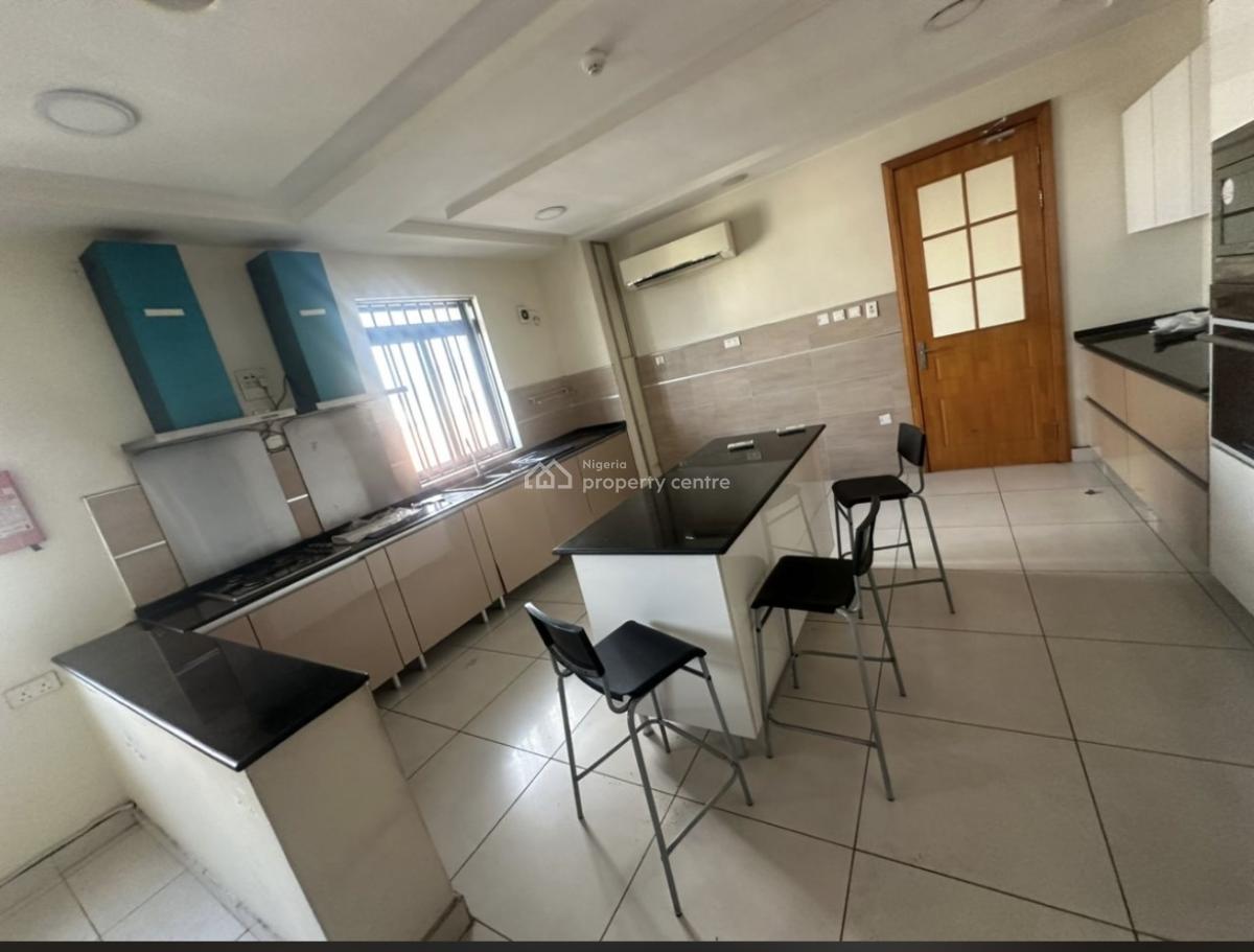 Standard and Spacious 3 Bedroom Apartment with Bq, Lekki Phase 1, Lekki, Lagos, Flat / Apartment for Rent