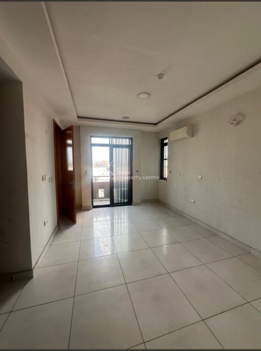 Standard and Spacious 3 Bedroom Apartment with Bq, Lekki Phase 1, Lekki, Lagos, Flat / Apartment for Rent
