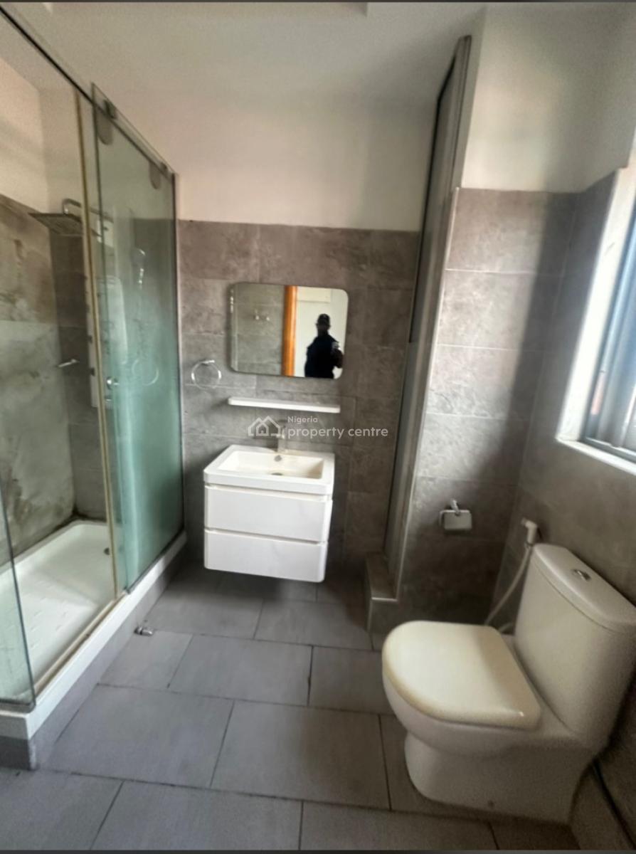 Standard and Spacious 3 Bedroom Apartment with Bq, Lekki Phase 1, Lekki, Lagos, Flat / Apartment for Rent