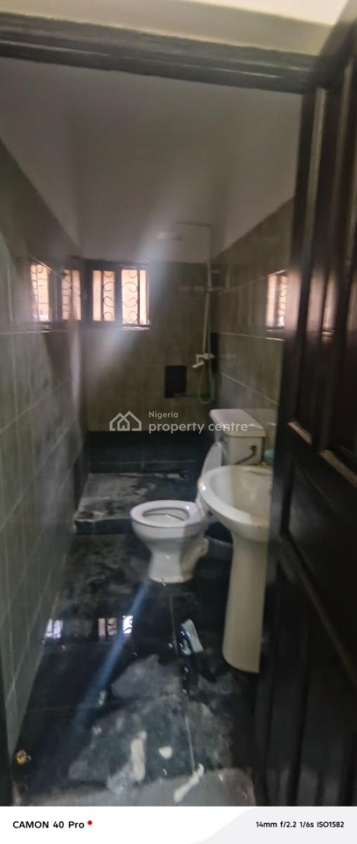 3 Bedroom Flat, Downstairs, Off New Road Bus Stop, Lekki, Lagos, Flat / Apartment for Rent