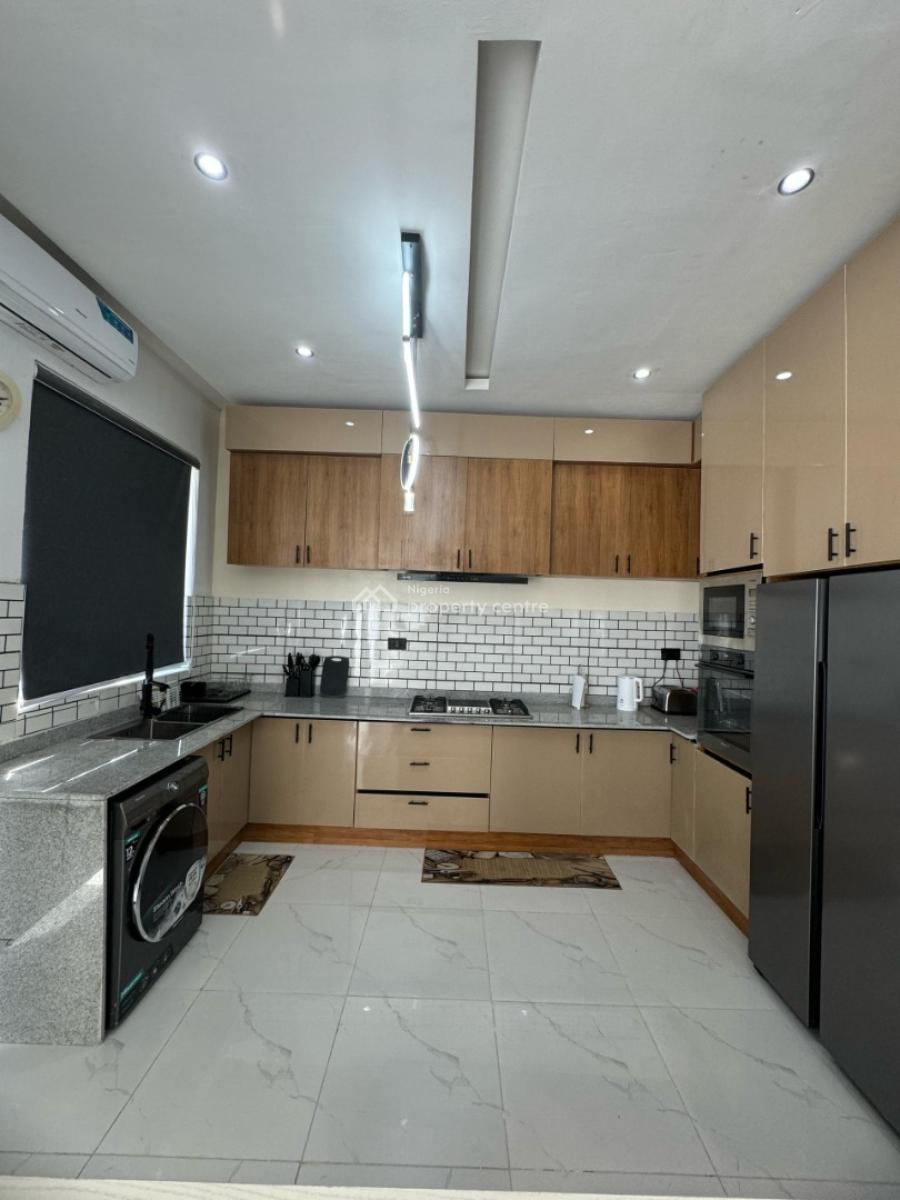 Nicely Furnished 3 Bedroom Apartment, Lekki Phase 1, Lekki, Lagos, Flat / Apartment Short Let