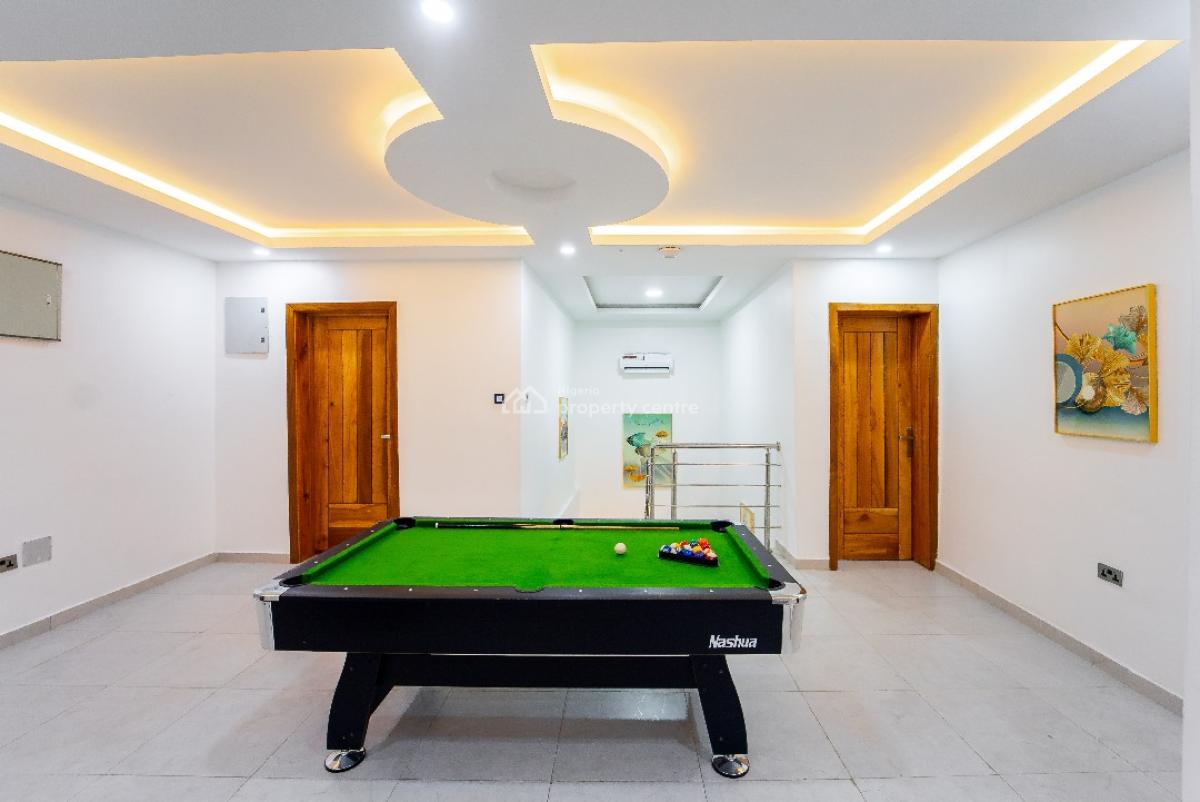 Nicely Furnished 5 Bedroom Apartment, Lekki Phase 1, Lekki, Lagos, Flat / Apartment Short Let