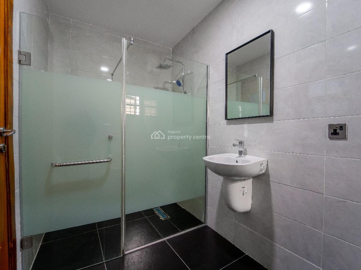 Nicely Furnished 5 Bedroom Apartment, Lekki Phase 1, Lekki, Lagos, Flat / Apartment Short Let