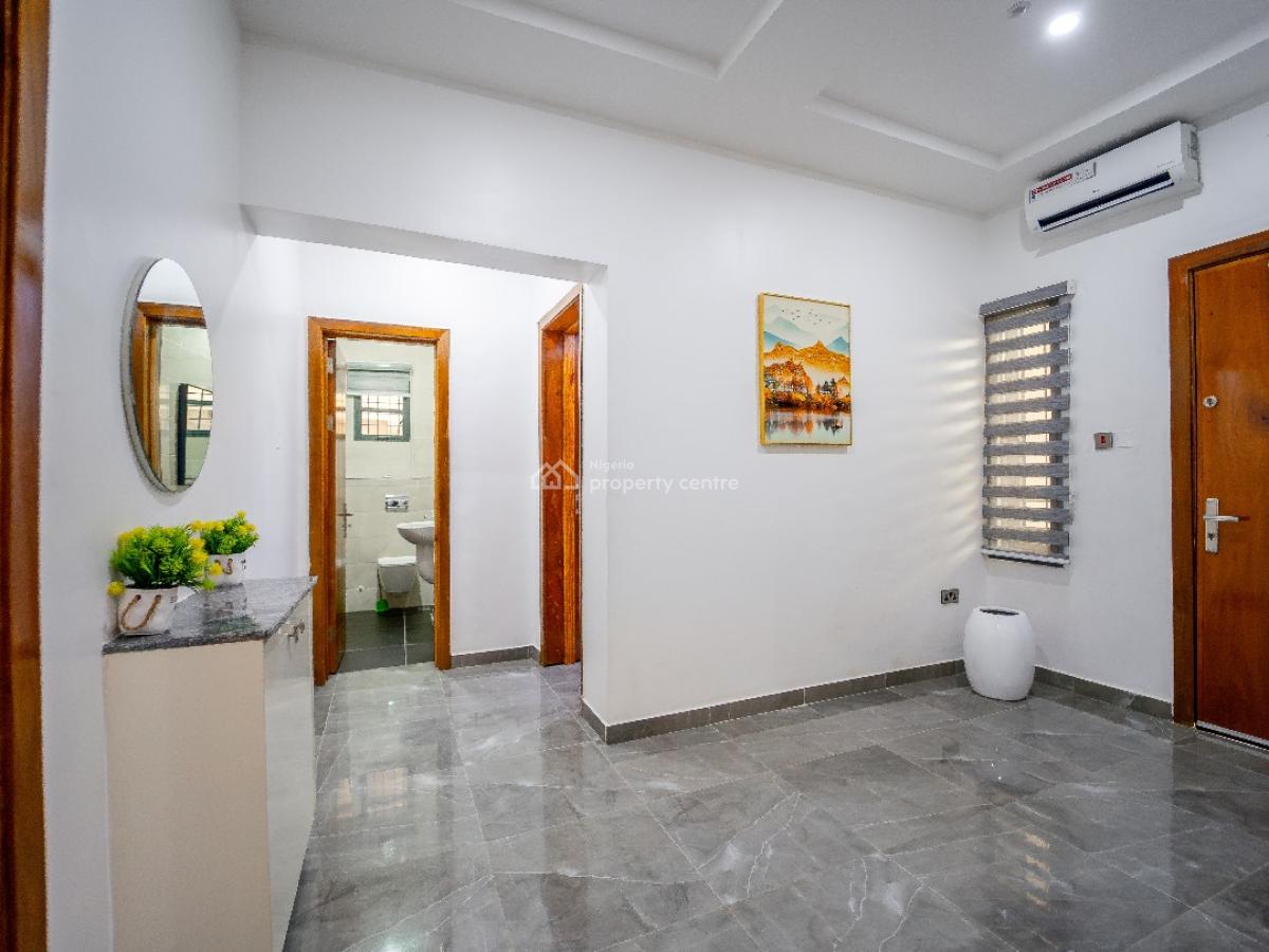 Nicely Furnished 5 Bedroom Apartment, Lekki Phase 1, Lekki, Lagos, Flat / Apartment Short Let