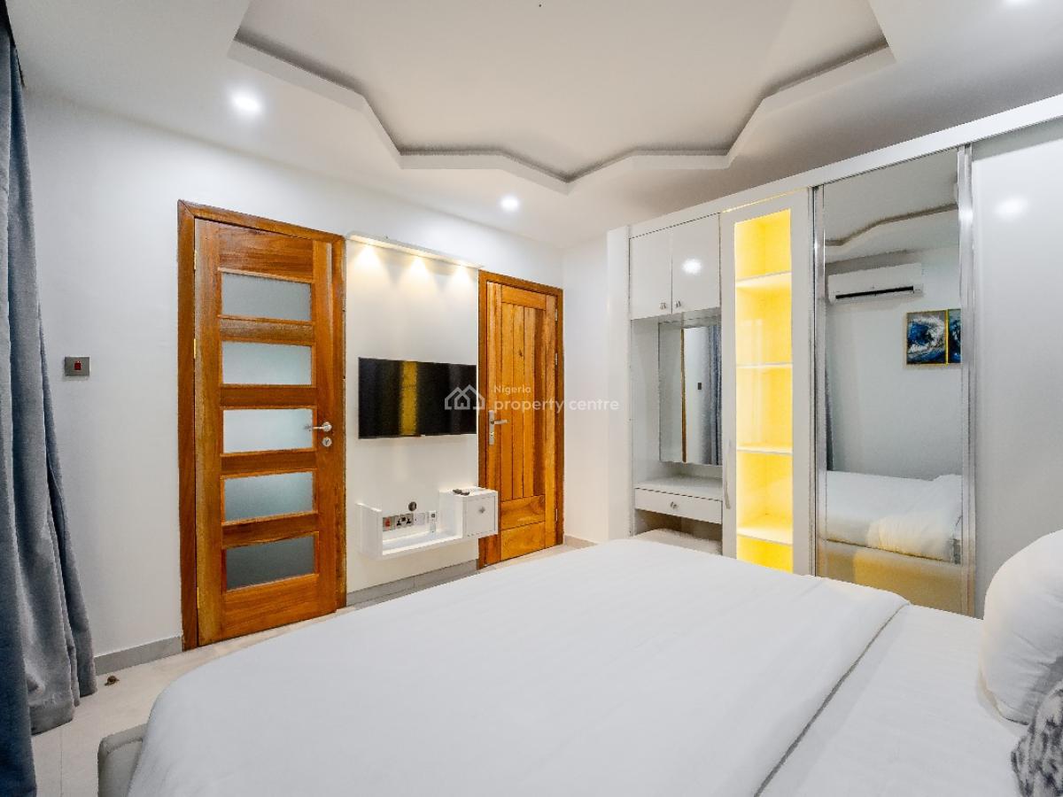 Nicely Furnished 5 Bedroom Apartment, Lekki Phase 1, Lekki, Lagos, Flat / Apartment Short Let