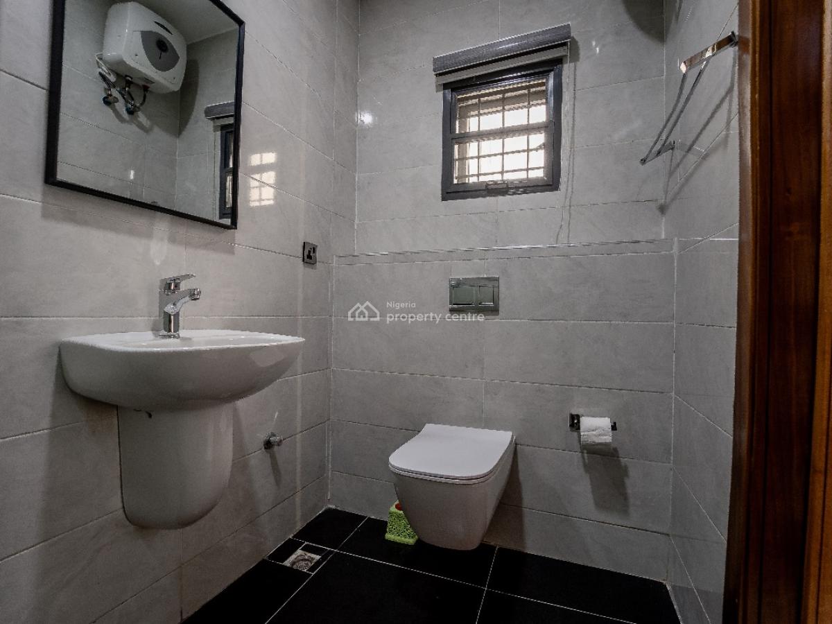 Nicely Furnished 5 Bedroom Apartment, Lekki Phase 1, Lekki, Lagos, Flat / Apartment Short Let