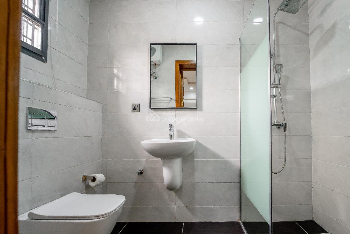 Nicely Furnished 5 Bedroom Apartment, Lekki Phase 1, Lekki, Lagos, Flat / Apartment Short Let