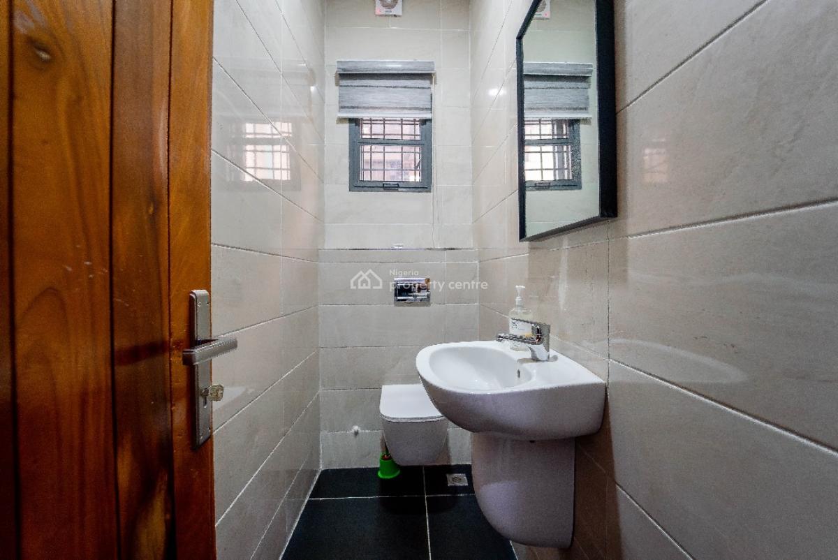 Nicely Furnished 5 Bedroom Apartment, Lekki Phase 1, Lekki, Lagos, Flat / Apartment Short Let