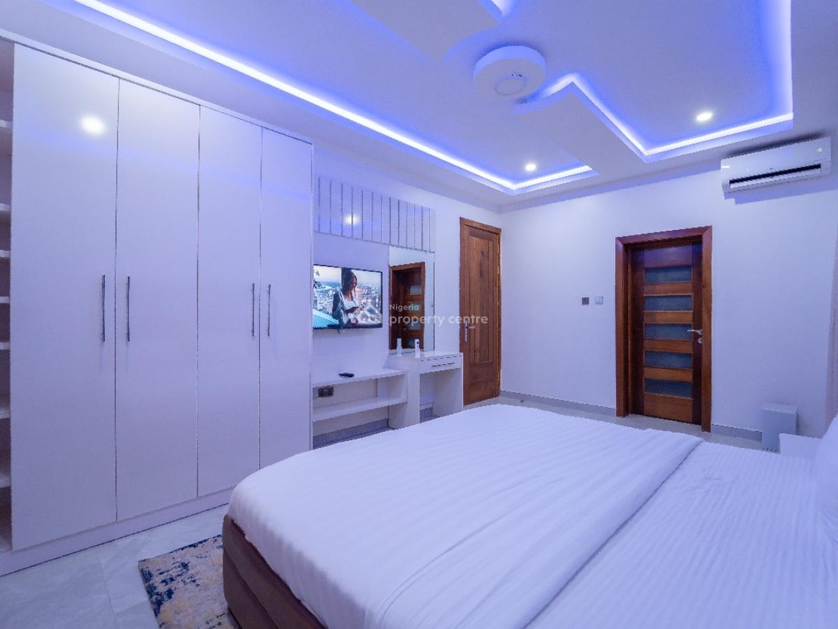 Nicely Furnished 5 Bedroom Apartment, Lekki Phase 1, Lekki, Lagos, Flat / Apartment Short Let