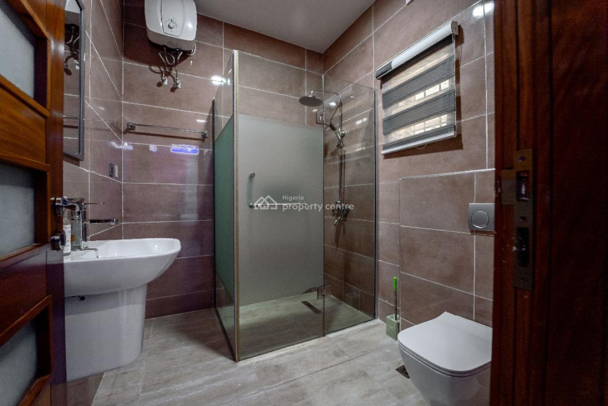 Nicely Furnished 5 Bedroom Apartment, Lekki Phase 1, Lekki, Lagos, Flat / Apartment Short Let