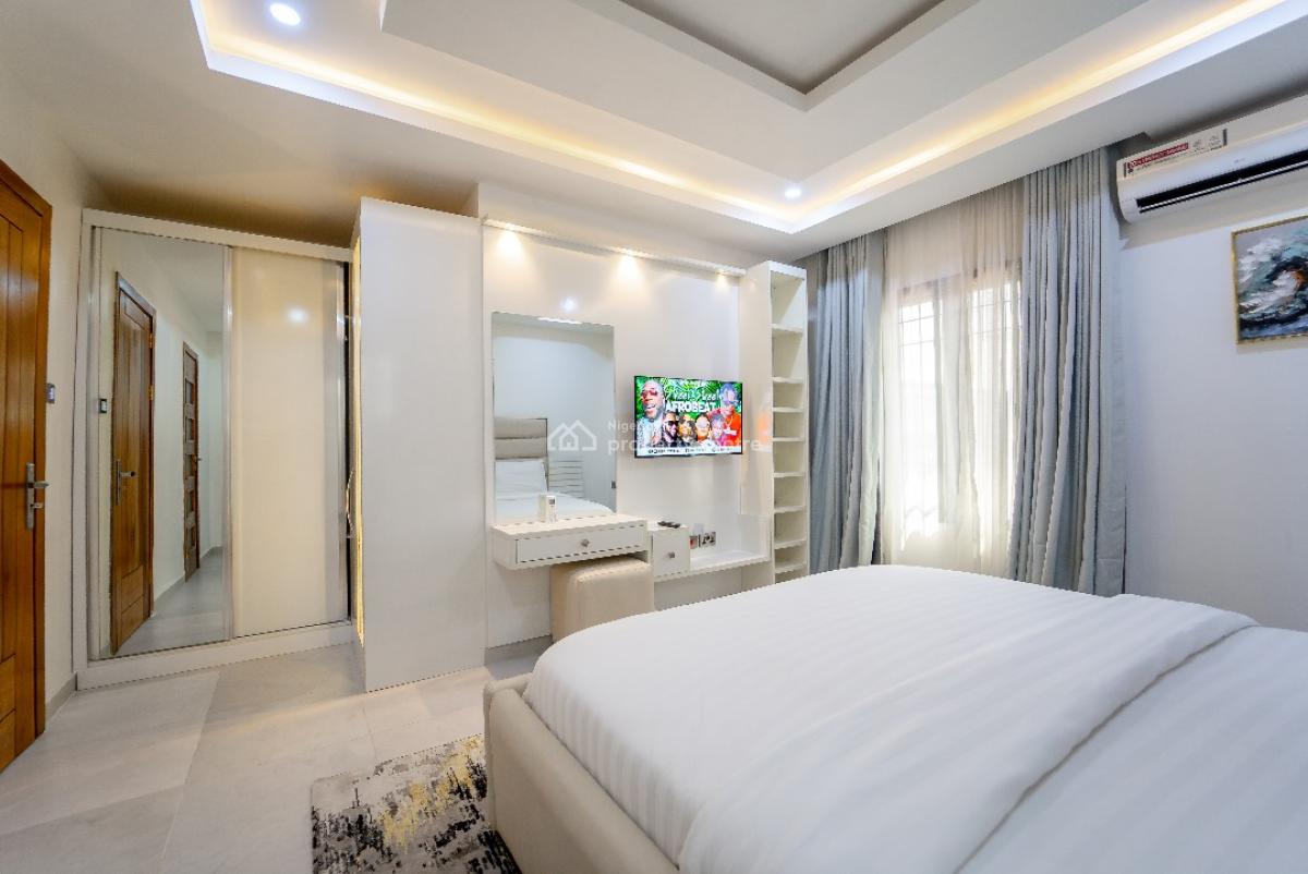 Nicely Furnished 5 Bedroom Apartment, Lekki Phase 1, Lekki, Lagos, Flat / Apartment Short Let