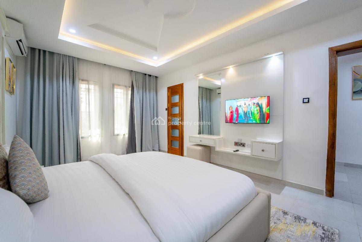 Nicely Furnished 5 Bedroom Apartment, Lekki Phase 1, Lekki, Lagos, Flat / Apartment Short Let