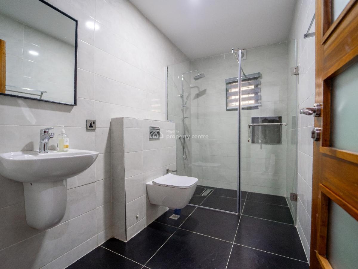 Nicely Furnished 5 Bedroom Apartment, Lekki Phase 1, Lekki, Lagos, Flat / Apartment Short Let