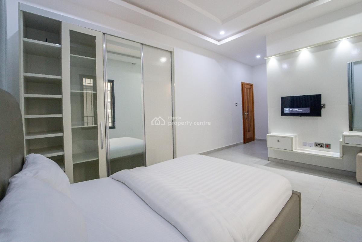 Nicely Furnished 5 Bedroom Apartment, Lekki Phase 1, Lekki, Lagos, Flat / Apartment Short Let