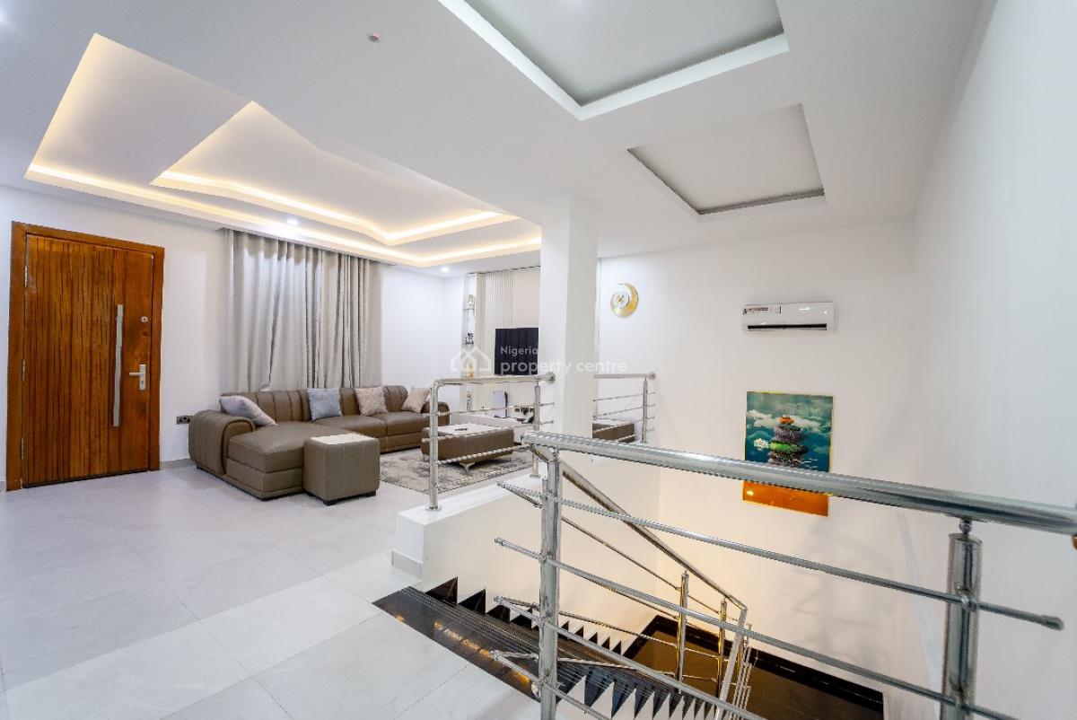 Nicely Furnished 5 Bedroom Apartment, Lekki Phase 1, Lekki, Lagos, Flat / Apartment Short Let