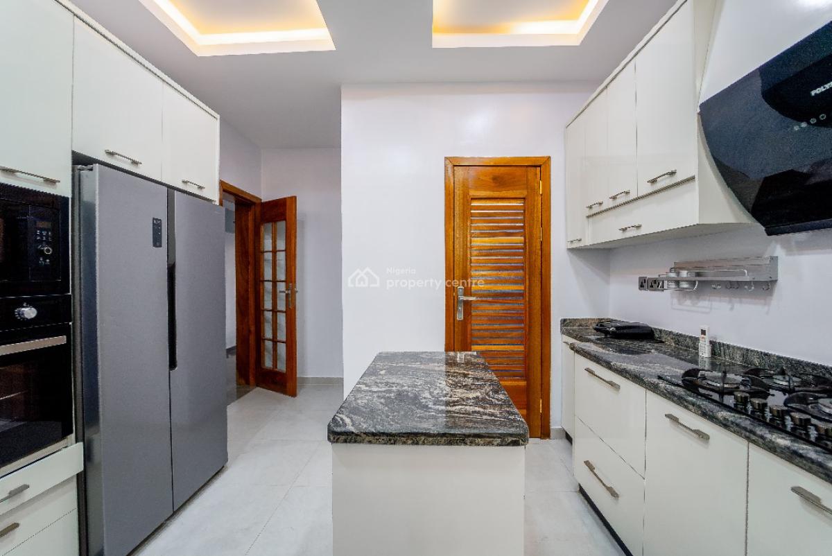 Nicely Furnished 5 Bedroom Apartment, Lekki Phase 1, Lekki, Lagos, Flat / Apartment Short Let