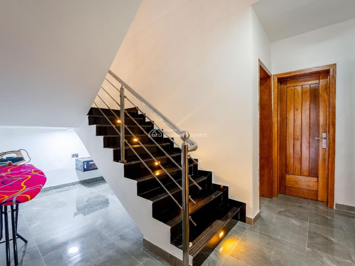 Nicely Furnished 5 Bedroom Apartment, Lekki Phase 1, Lekki, Lagos, Flat / Apartment Short Let