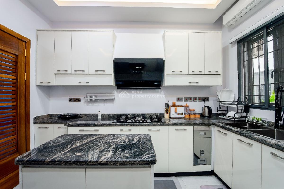 Nicely Furnished 5 Bedroom Apartment, Lekki Phase 1, Lekki, Lagos, Flat / Apartment Short Let