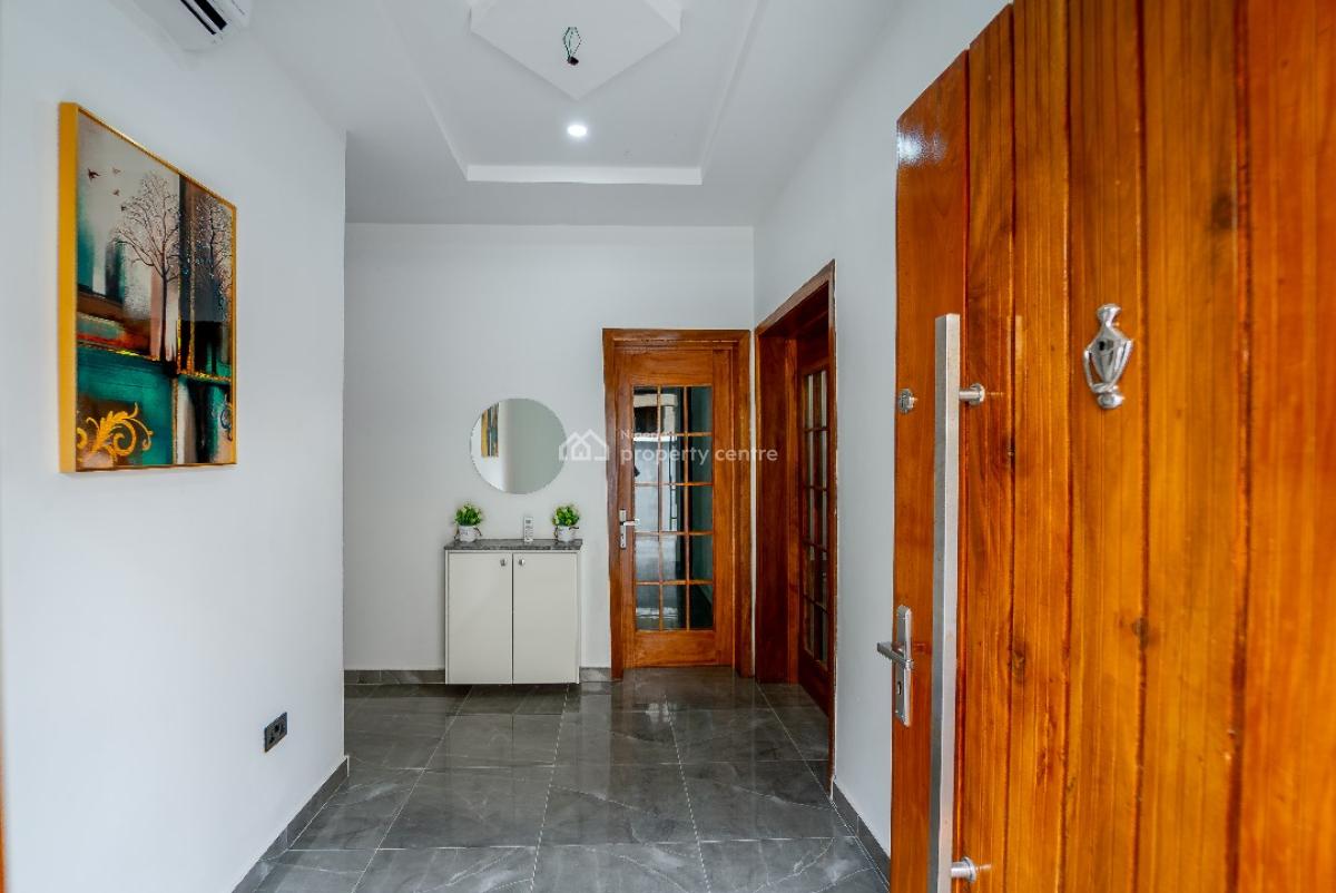 Nicely Furnished 5 Bedroom Apartment, Lekki Phase 1, Lekki, Lagos, Flat / Apartment Short Let