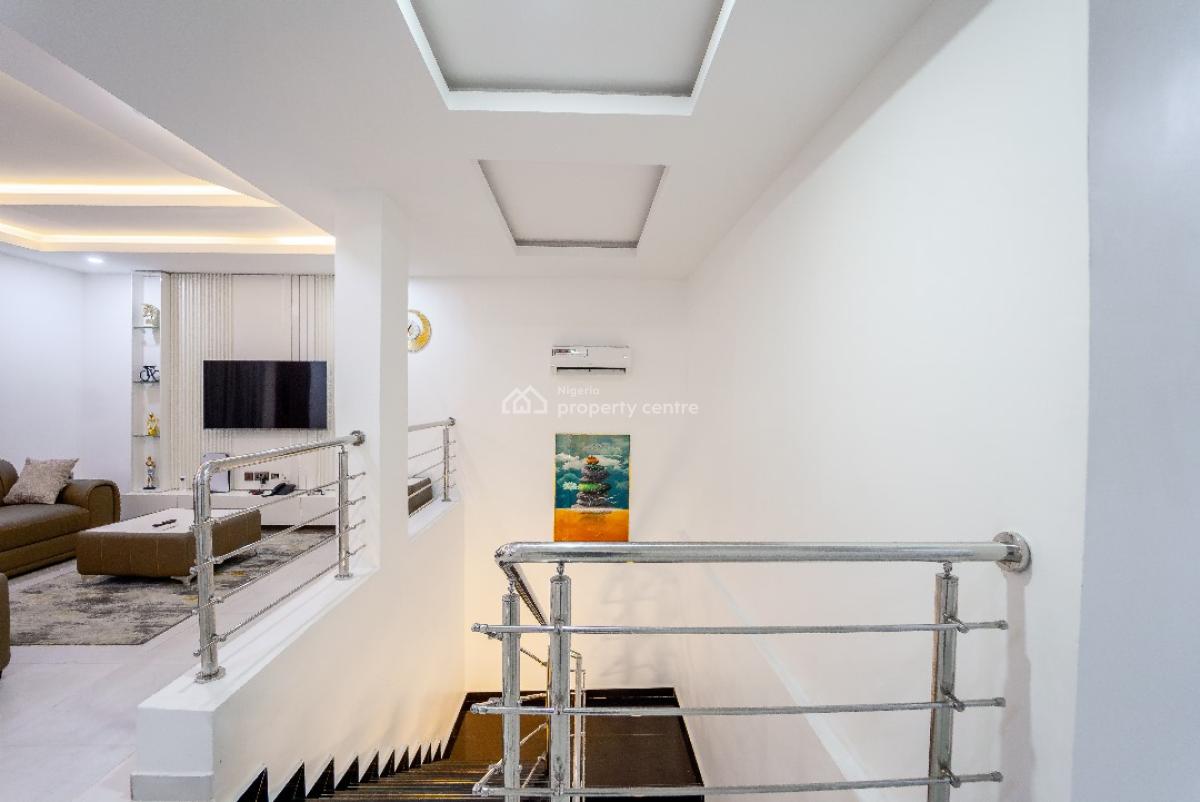 Nicely Furnished 5 Bedroom Apartment, Lekki Phase 1, Lekki, Lagos, Flat / Apartment Short Let