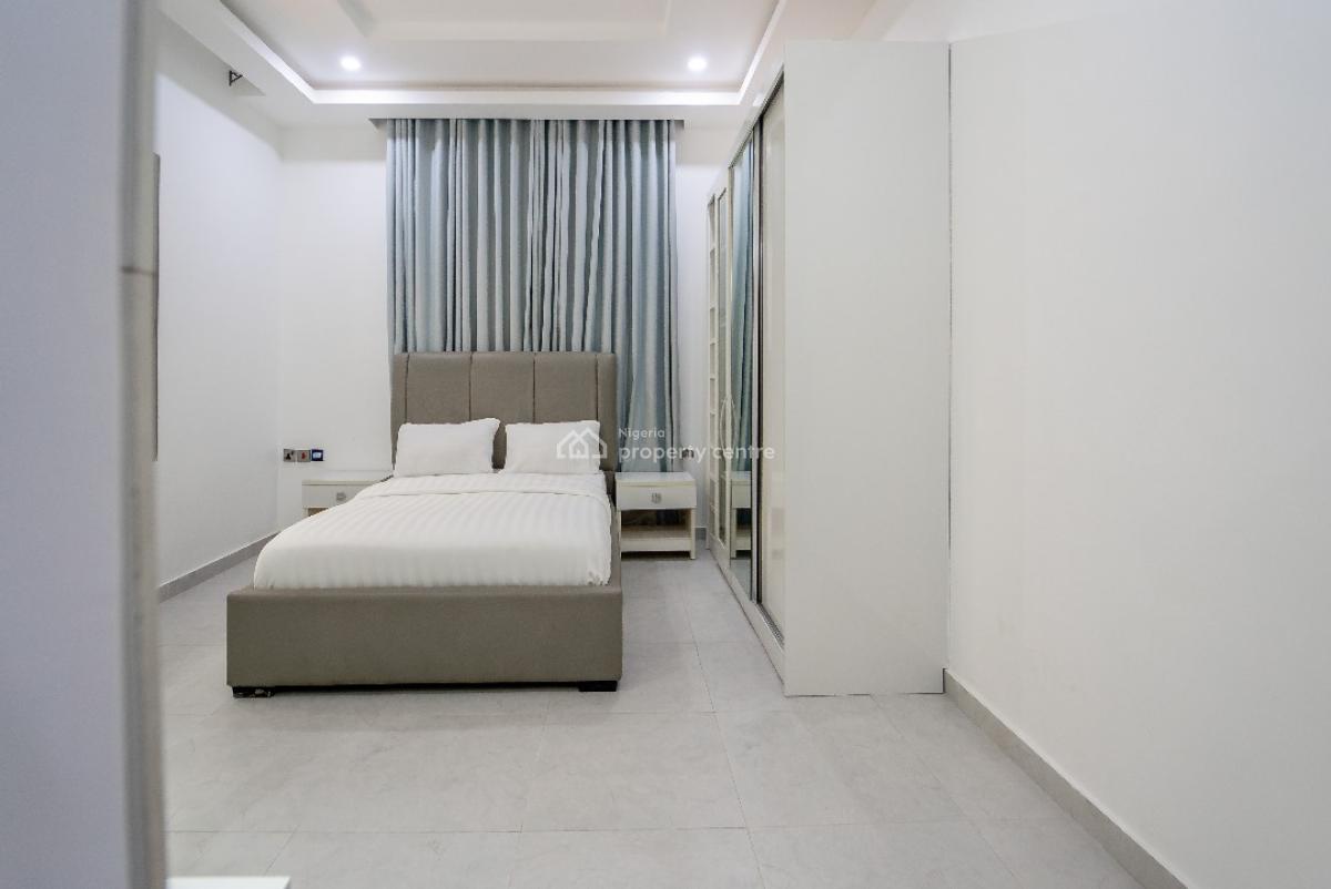 Nicely Furnished 5 Bedroom Apartment, Lekki Phase 1, Lekki, Lagos, Flat / Apartment Short Let